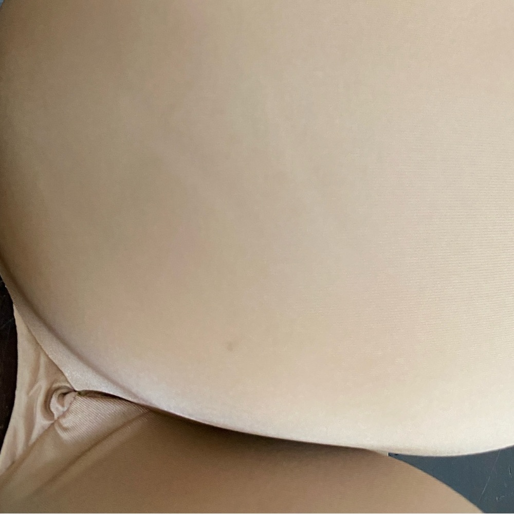 LAST DAY ON POSH 8/15/26 Seamless Nude Molded Cup Skims Bra 34DDD - Picture 2 of 4